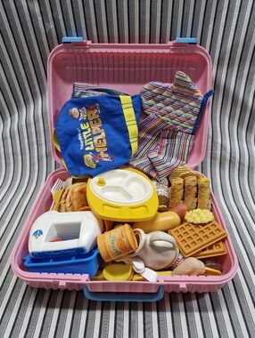 Pretend Play Kitchen Food Dish Lot w/ Carry Case Apron Mixed Brands
